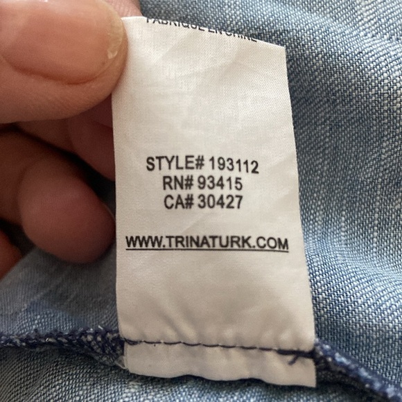 Trina Turk Calle Ocho Chambray tie top size L - Picture 6 of 6